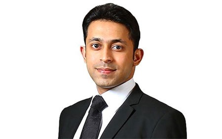 Giá trị tài sản cá nhân: 820 triệu USD