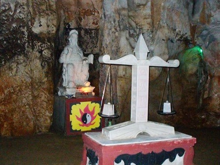 Khám phá vẻ huyền bí động Âm Phủ, Đà Nẵng - 6 Cân Công Lý