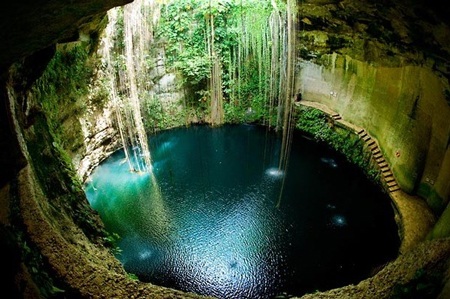 Những địa điểm có vẻ đẹp không thể tin nổi trên thế giới - 15 Hang động Cenotes ở Mexico. (Ảnh: diply.com)