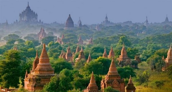 Những địa điểm có vẻ đẹp không thể tin nổi trên thế giới - 8 Những ngôi đền cổ ở Bagan, Myanmar. (Ảnh: diply.com)