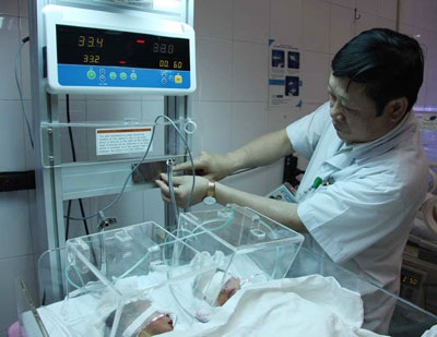 Điều trị bệnh lý võng mạc cho trẻ sinh non ngay tại viện sản - 1 Điều trị bệnh lý võng mạc cho trẻ sinh non ngay tại viện sản - 1