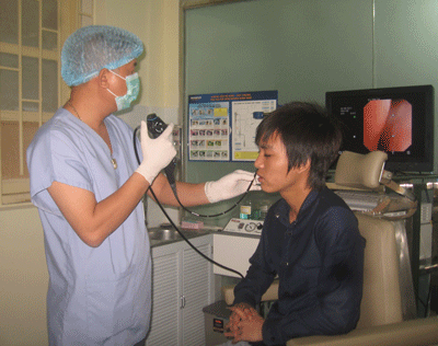Phát hiện sớm ung thư tai mũi họng nhờ phương pháp nội soi mới - 1 Phát hiện sớm ung thư tai mũi họng nhờ phương pháp nội soi mới - 1