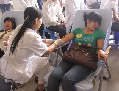 Thí điểm nhiều “Tuyến phố hiến máu” - 1 Thí điểm nhiều “Tuyến phố hiến máu” - 1