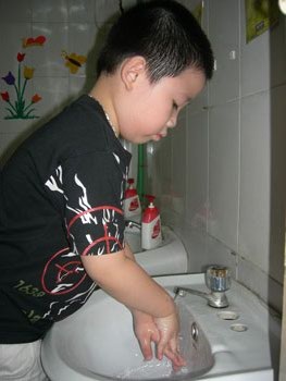 Hoang mang sau ca tử vong tay chân miệng đầu tiên tại Hà Nội - 3 Hoang mang sau ca tử vong tay chân miệng đầu tiên tại Hà Nội - 3