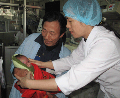 Cứu sống thai nhi 32 tuần tuổi bị nhiễm độc thuốc sâu - 2 Cứu sống thai nhi 32 tuần tuổi bị nhiễm độc thuốc sâu - 2