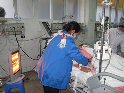 Những người chuyên đi giúp việc, chăm người ốm ngày Tết - 1