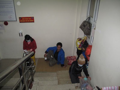 Những người chuyên đi giúp việc, chăm người ốm ngày Tết - 2