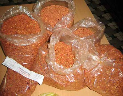 Hà Nội: Phát hiện hàng chục cân ớt bột nhuộm phẩm màu công nghiệp - 1 Hà Nội: Phát hiện hàng chục cân ớt bột nhuộm phẩm màu công nghiệp - 1