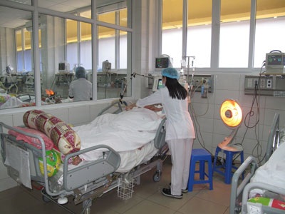 Bệnh viện chuẩn bị Tết: Ấm lòng bệnh nhân ở lại - 1