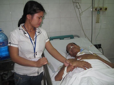 “Chúng con xin lỗi khi bất lực nhìn cha đau đớn” - 2 “Chúng con xin lỗi khi bất lực nhìn cha đau đớn” - 2
