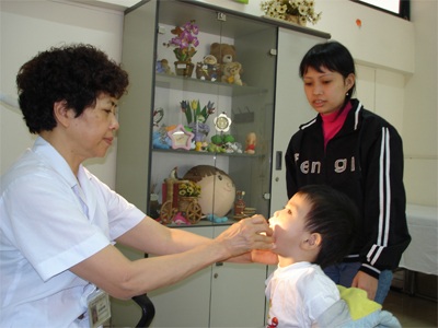 Hoảng hồn vì nhiều trẻ bỗng dưng loét miệng - 1 Hoảng hồn vì nhiều trẻ bỗng dưng loét miệng - 1