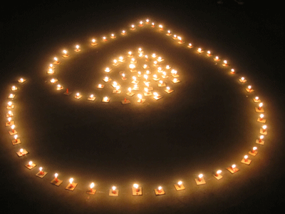 Giọt máu Xuân hồng kết bằng 101 ngọn nến - 1 Giọt máu Xuân hồng kết bằng 101 ngọn nến - 1