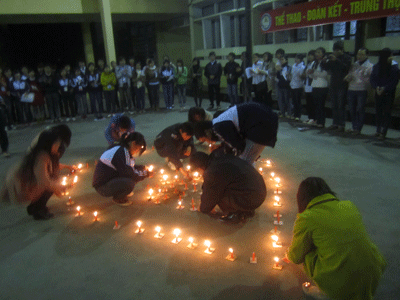 Giọt máu Xuân hồng kết bằng 101 ngọn nến - 2 Giọt máu Xuân hồng kết bằng 101 ngọn nến - 2