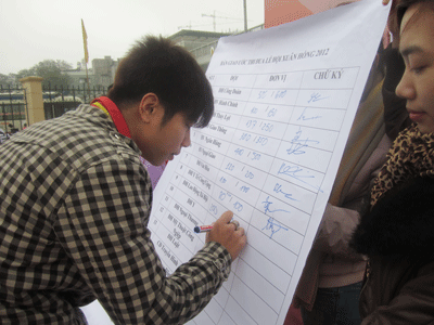 Giọt máu Xuân hồng kết bằng 101 ngọn nến - 3 Giọt máu Xuân hồng kết bằng 101 ngọn nến - 3