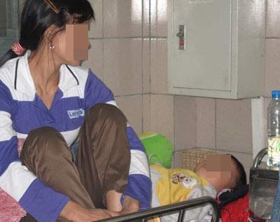 Mỗi ngày hơn 1 trẻ nhập viện vì thuốc bổ, thuốc cam - 1 Mỗi ngày hơn 1 trẻ nhập viện vì thuốc bổ, thuốc cam