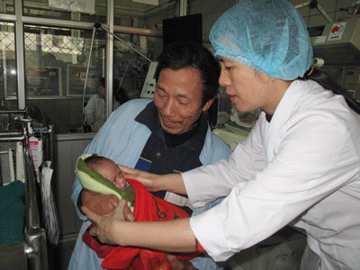 Nỗi niềm "gà trống" nuôi con dại, cháu thơ - 1 Nỗi niềm "gà trống" nuôi con dại, cháu thơ - 1