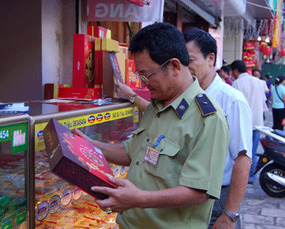 Kiểm tra chất lượng bánh trung thu tại Hà Nội