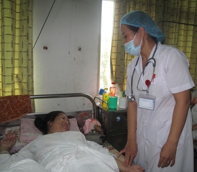 Chị Hạnh vui mừng không siết khi đón con đầu lòng sau 11 năm và trải qua 5 lần sảy thai