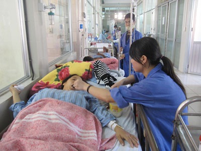 “Bảo hiểm y tế thanh toán ca bệnh lên tới 600 triệu" - 1 Người bệnh được BHYT “gánh” rất nhiều chi phí KCB, đặc biệt là những bệnh nan y. Ảnh: H.Hải