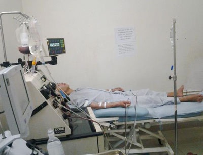 Một người nước ngoài bị ung thư sang Việt Nam điều trị - 1 Bệnh nhân người Lào đang điều trị tại Viện Huyết học - Truyền máu T.Ư.