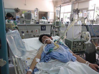 Sửa luật, bán bảo hiểm y tế theo hộ gia đình - 2 Thực hiện được BHYT toàn dân sẽ giảm được chi tiền túi từ người bệnh. Ảnh: H.Hải