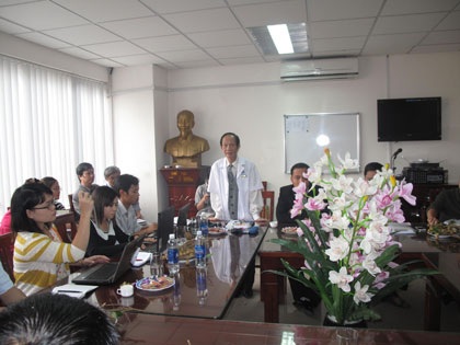 Vụ tai biến tại BVĐK Hà Nội: "Làm đúng quy trình, không hiểu sao tai biến" - 3 Lãnh đạo BV Đa khoa Hà Nội trong buổi làm việc sáng nay với báo chí. Ảnh: H.Hải