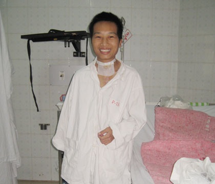 Chàng trai Lý Văn Thanh nhoẻn cười sau bạo bệnh - 1 Nhờ sự quan tâm, giúp đỡ của mọi người, chàng trai này đã được tiếp tục sống. Ảnh: X.Vinh