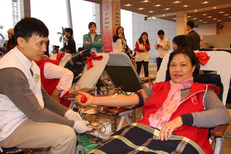 Thu được 7.000 đơn vị máu trong Lễ hội Xuân Hồng - 2 Lễ hội đã thu nhận được 7.000 đơn vị máu từ người tình nguyện.