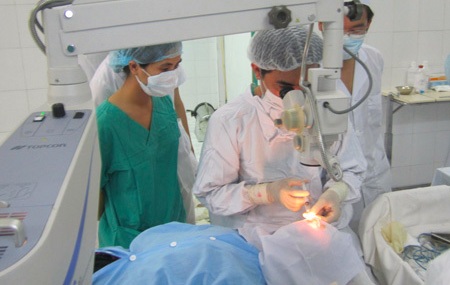 Kiểm tra việc thanh toán phẫu thuật phaco chưa đúng quy định