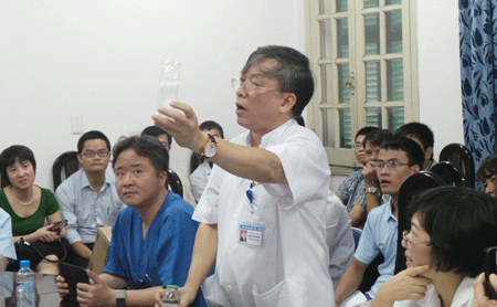 Thuốc giá “bèo”, chất lượng kém “tràn” vào bệnh viện? - 2 TS Quyết cho rằng, cùng là loại thuốc với hoạt chất giống nhau, hàm lượng giống nhau,