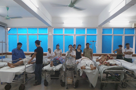 BV Việt Đức: Bệnh nhân tai nạn giao thông xếp hàng chờ mổ - 3 Bài và ảnh: Hồng Hải