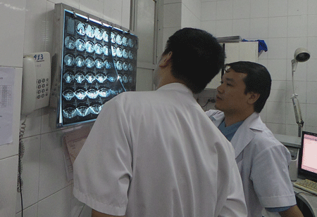 BV Việt Đức: Bệnh nhân tai nạn giao thông xếp hàng chờ mổ - 7 Bài và ảnh: Hồng Hải