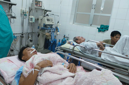 BV Việt Đức: Bệnh nhân tai nạn giao thông xếp hàng chờ mổ - 1 Nhiều ca TNGT bị chấn thương sọ não nguy kịch.
