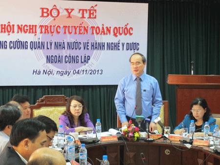 Cử tri khóc với Bộ trưởng vì thái độ bác sĩ! - 1 Phó thủ tướng Nguyễn Thiện Nhân chủ trì cuộc họp.