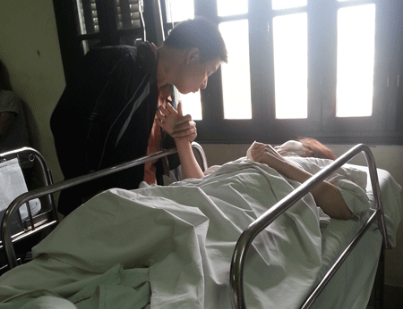 Bệnh nhân Mai đang được theo dõi chấn thương ổ bụng. Ảnh: H.Hải