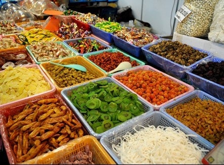 Ráo riết kiểm tra an toàn thực phẩm dịp Tết - 1 Ráo riết kiểm tra an toàn thực phẩm dịp Tết