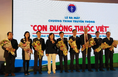 Tiền Việt vẫn "đổ" vào thuốc ngoại - 1 Tiền Việt vẫn đổ vào thuốc ngoại.