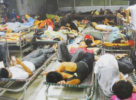 Bi hài cảnh ngủ gầm giường, hành lang bệnh viện - 8 Tác phẩm Đông mà không vui...