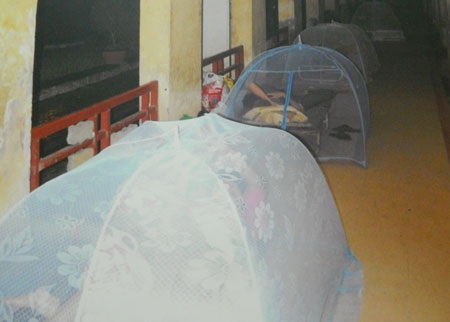 Bi hài cảnh ngủ gầm giường, hành lang bệnh viện - 17 Tú Anh