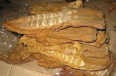 Làm sao phát hiện măng khô ngậm lưu huỳnh? - 1 Măng khô mốc, chứa lưu huỳnh đều gây nguy hại cho sức khỏe.