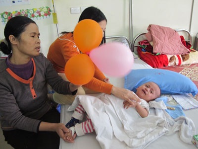 Thấp thỏm nỗi lo thiếu máu ngày Tết - 1 Nhiều bệnh nhân cần máu nhưng phải điều trị cầm chừng vì thiếu máu.