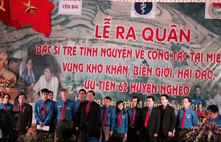 Những trải nghiệm khó quên đầu tiên của bác sĩ trẻ nơi vùng cao - 3 14 bác sĩ trẻ tham gia trong lễ ra quân tình nguyện, trong đó có 6 bác sĩ trẻ được