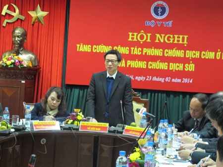 Phó Thủ tướng Vũ Đức Đam chủ trì hội nghị trực tuyến diễn ra sáng 23/2. Ảnh: H.Hải