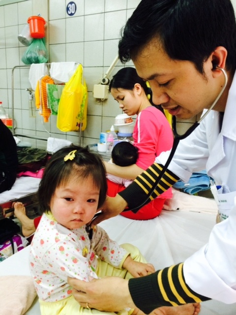 Dấu hiệu của sởi là sốt cao, viêm kết mạc, ho, xuất hiện ban đỏ toàn thân... Ảnh: H.Hải