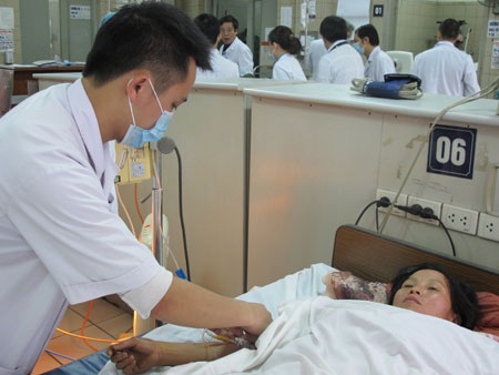 Nấm tán trắng độc: Nhân viên y tế, người giàu kinh nghiệm cũng nhầm! - 2 Hiện đã có 2 bệnh nhân tử vong, 11 người nguy kịch vì nấm độc. Ảnh: H.Hải
