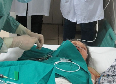 Mất cả trăm triệu đồng điều trị vết xước chân - 1 Mất cả trăm triệu đồng điều trị vết xước chân