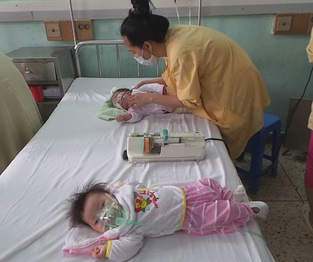 Tình trạng lây nhiễm sởi trong bệnh viện ở mức rất báo động! - 1 Đa số ca sởi nặng là bệnh nhi ở các khoa khác bị nhiễm chéo