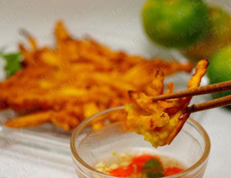 Hà Nội: Nghi bánh khoai có chất màu, hóa chất không nguồn gốc - 1 Hà Nội: Nghi bánh khoai có chất màu, hóa chất không nguồn gốc