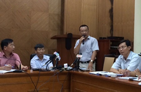 Hà Nội: Máy xét nghiệm tại bệnh viện huyện là hàng Trung Quốc “đội lốt” Đức? - 2 Sở y tế Hà Nội cho biết, khi tháo máy kiểu tra phát hiện nhiều linh kiện có