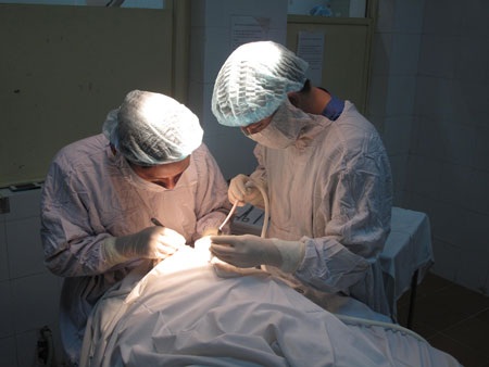 Khổ vì “hờ hững” với... bảo hiểm y tế - 1 Người bệnh khốn khổ vì “hờ hững” với bảo hiểm y tế